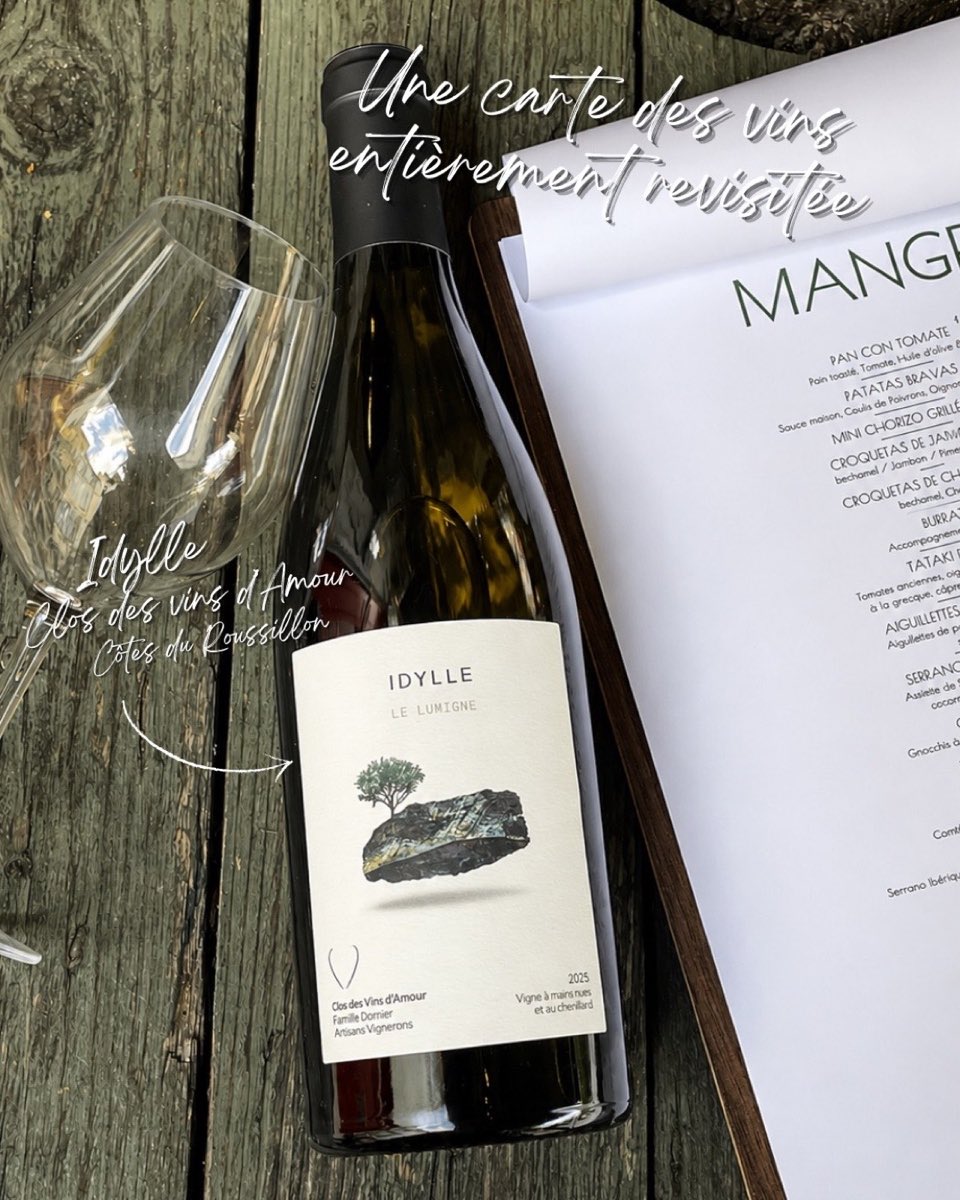 Bouteille de vin de vigneron et carte des vins d'Oscar